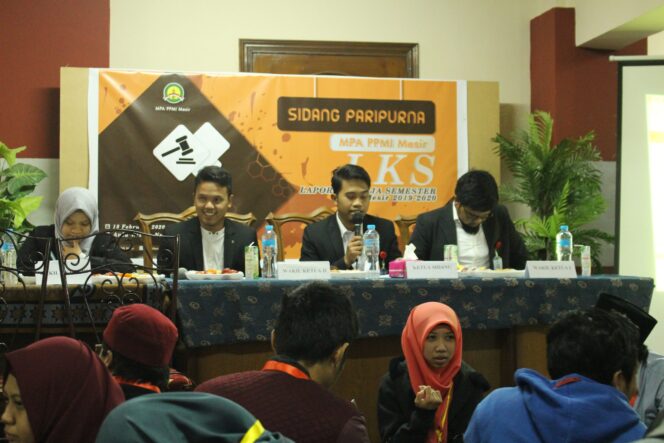 
Suasana pelaksanaan agenda Laporan Kerja Semester (LKS) PPMI Mesir yang dilaksanakan di Aula Wisma Nusantara, Rob'ah. (Sumber: Dok. PPMI Mesir)