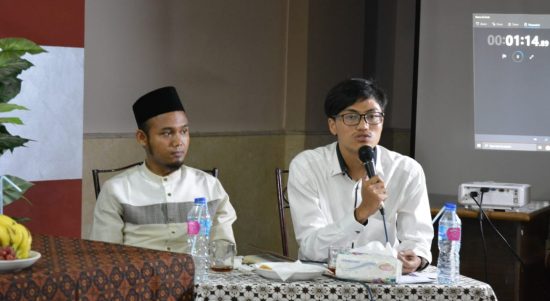 Fathul Wadi di acara Students Dialogue Community . (Sumber: Dok. Panitia SDC)