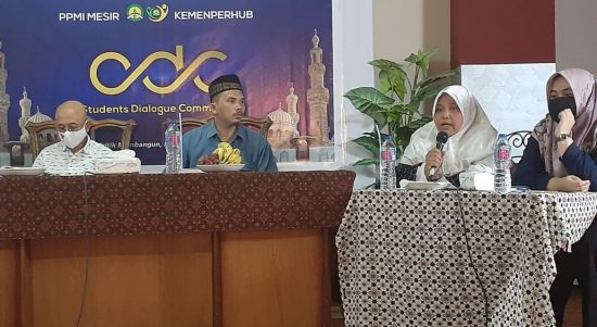 Direktur DF dalam Students Dialogue Community (SDC). (Sumber: Dokumentasi Informatika/Defri)