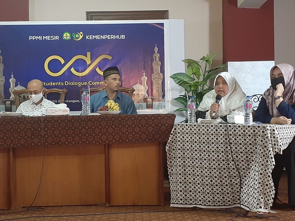 Direktur DF dalam Students Dialogue Community (SDC). (Sumber: Dokumentasi Informatika/Defri)