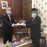 Sertijab Atdikbud KBRI Kairo oleh Dubes RI untuk Kairo. (Sumber: Dok. Atdikbud KBRI Kairo)