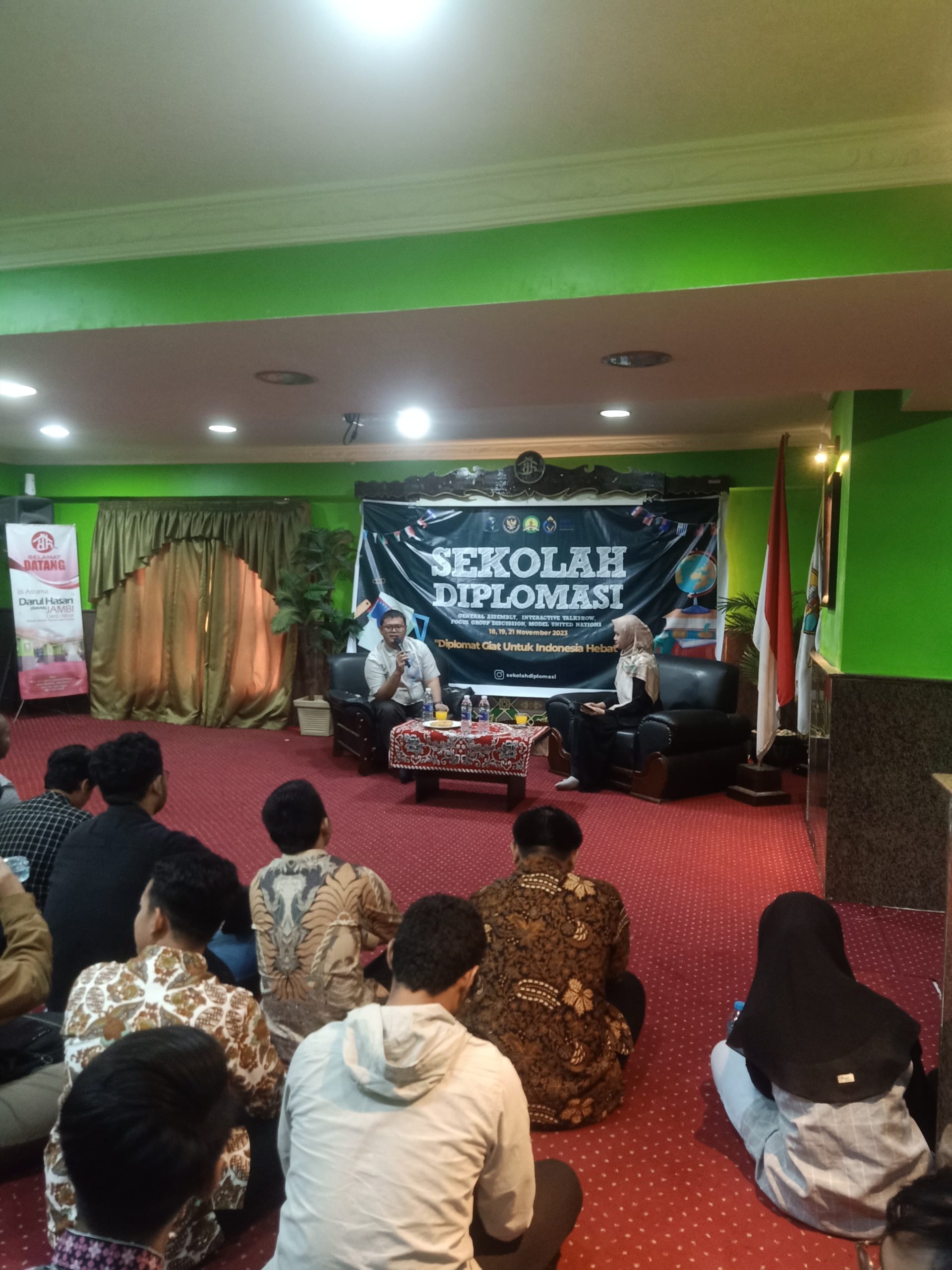 Foto saat acara seminar diplomasi (Sumber: Panitia Acara)