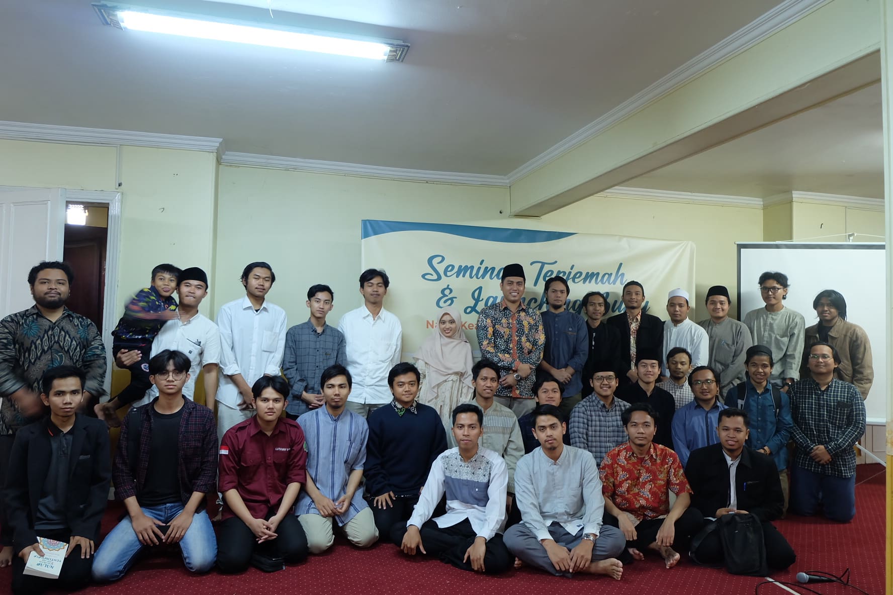 Foto bersama setelah selesai acara (Sumber: Panitia)